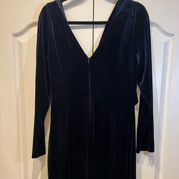 Eliza J Surplice-Neck Velvet Sheath Dress - Picture 5 of 8